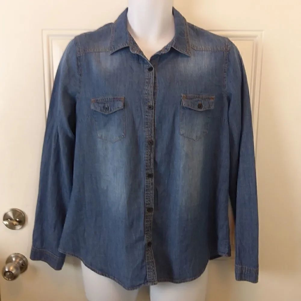 CI Sono blue chambray mildly distressed long sleeve button front shirt